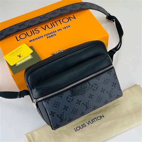 louis vuitton erkek çanta.